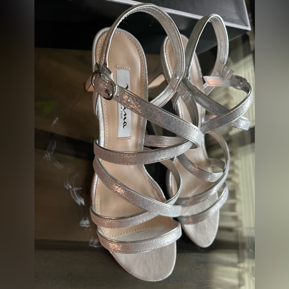 Nina GENAYA
WOMENS SILVER STRAPPY MID-HEEL DRESSY SANDAL - Picture 8 of 9